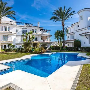 https://apt-puerto-banus-ll.es-andalucia.com